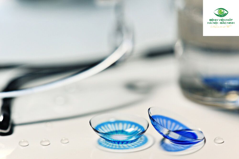 Người trưởng thành không muốn phẫu thuật dùng kính áp tròng