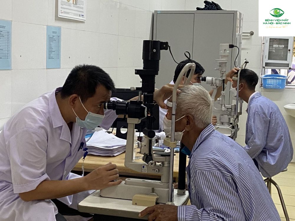 Chăm sóc và theo dõi sau tiêm nội nhãn