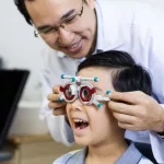 Điều trị tật khúc xạ bằng phẫu thuật